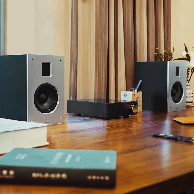 山靈 氣動(dòng)式高音無源音箱 JET1，10月27日全網(wǎng)開售，零售價(jià)2798元。EA5+JET1 HiFi音響套裝價(jià)7998元，均享受6期免息分期